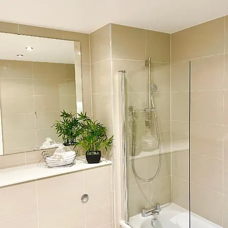 Urban Gateway Spacious Apartment With Free Parking Bracknell Exterior photo