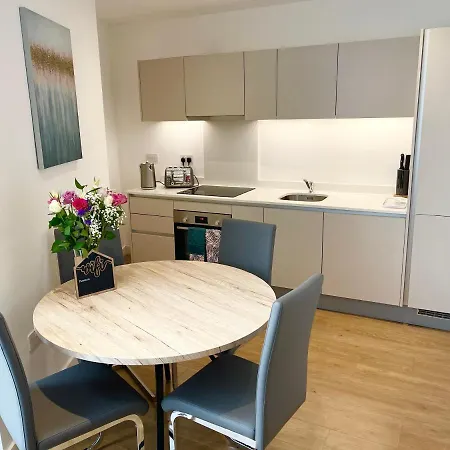 Urban Gateway Spacious Apartment With Free Parking Bracknell Exterior photo