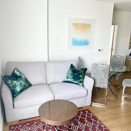 Urban Gateway Spacious Apartment With Free Parking Bracknell Exterior photo
