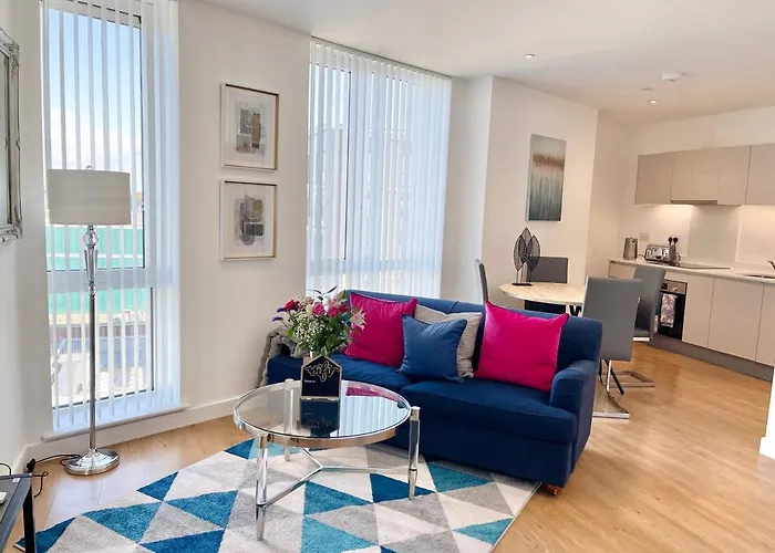 Urban Gateway Spacious Apartment With Free Parking