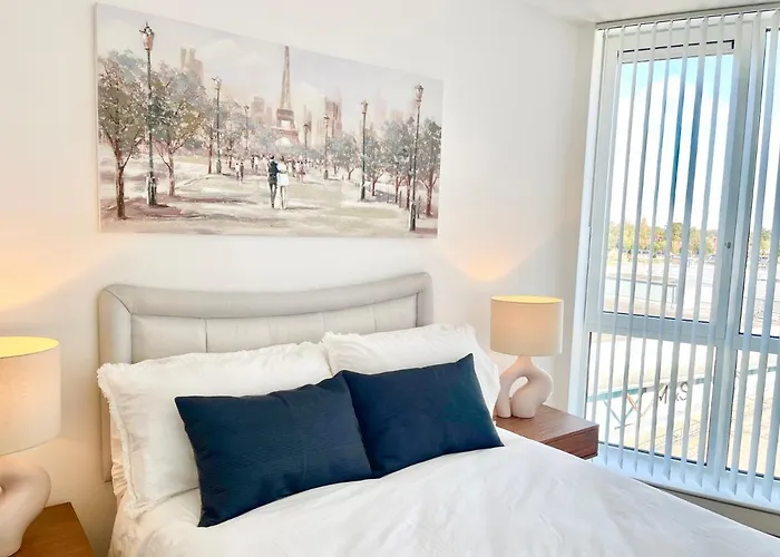 Urban Gateway Spacious Apartment With Free Parking
