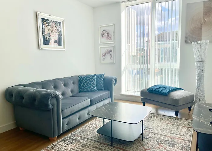 Urban Gateway Spacious Apartment With Free Parking