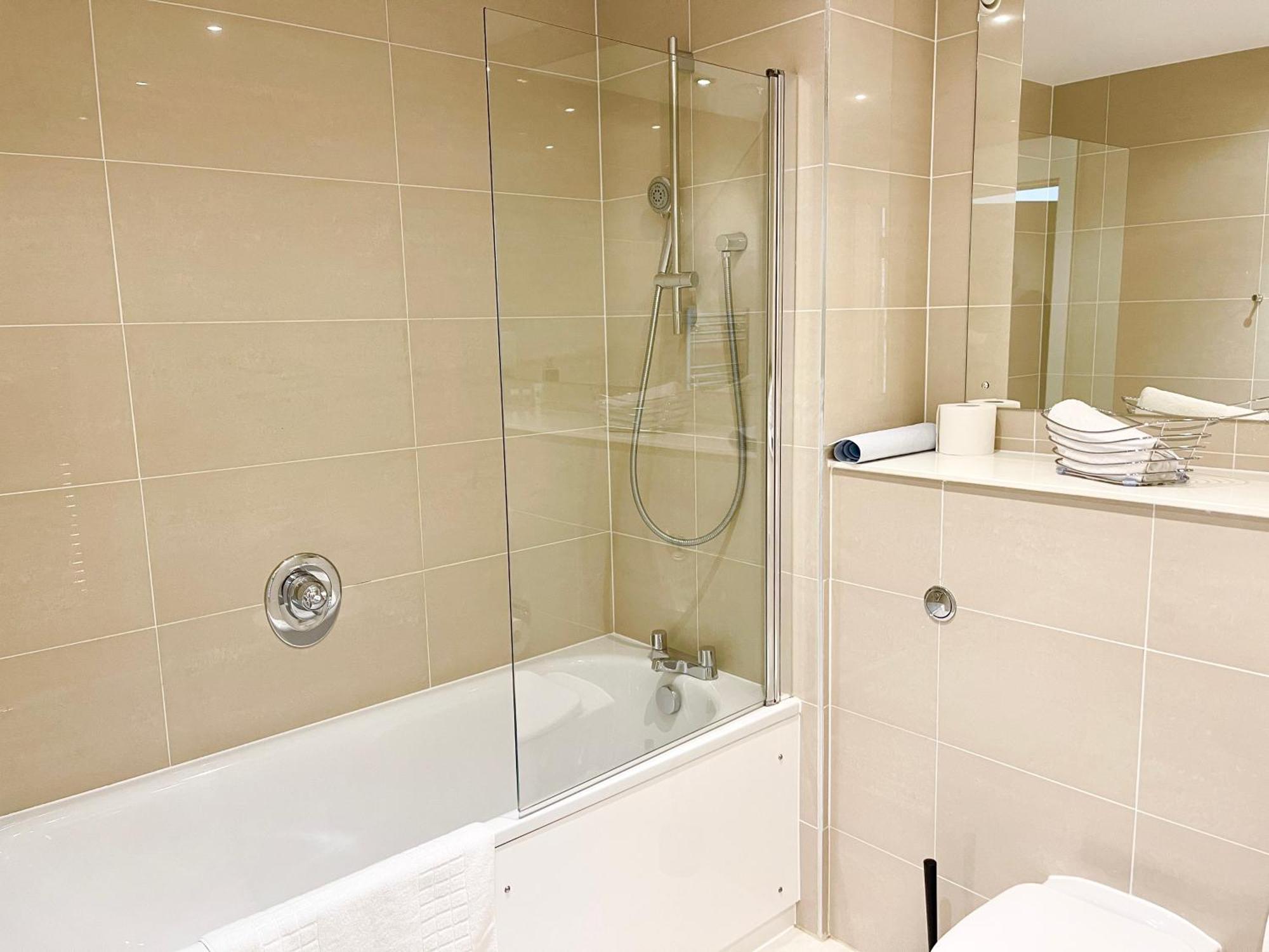 Urban Gateway Spacious With Free Parking Bracknell