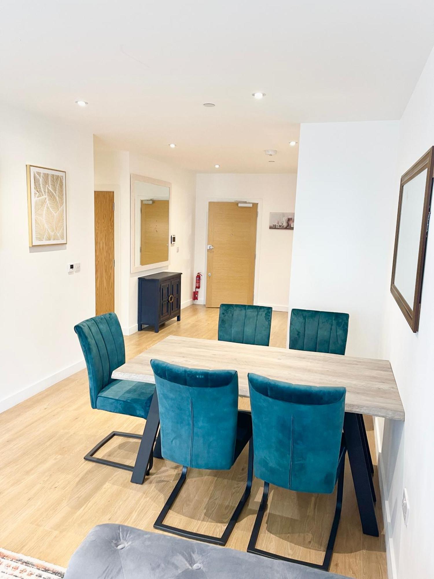 Urban Gateway Spacious With Free Parking Apartment Bracknell